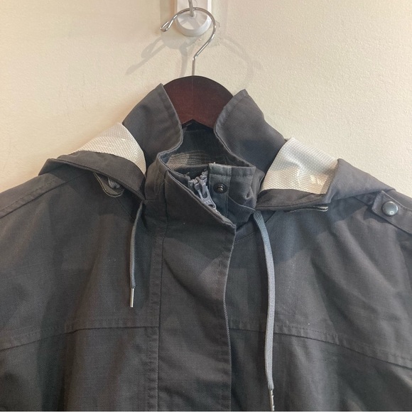 MEC Sz L Crosstown Multiple Pockets Venting Under Arm & Back Zipper Snaps Jacket - Picture 5 of 16